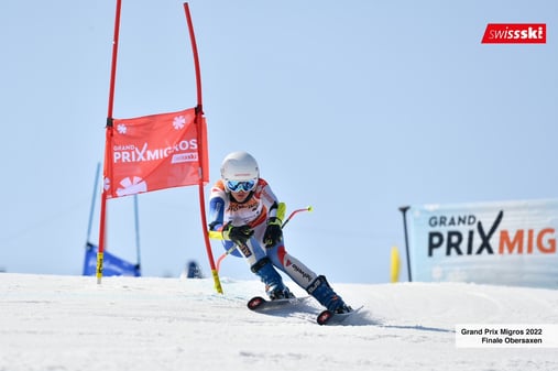 Student-athlete competing in the Giant Slalom